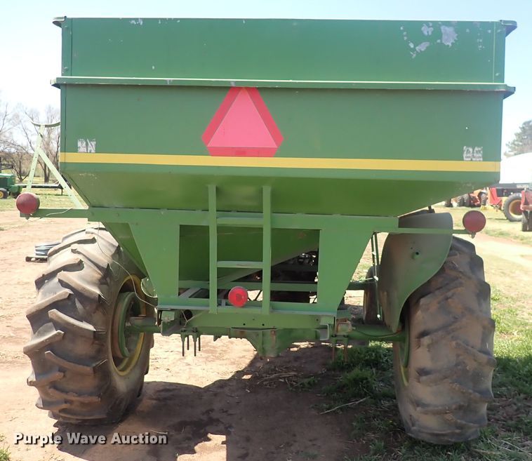 image for item DP4601 Chevrolet Loadmaster  grain cart