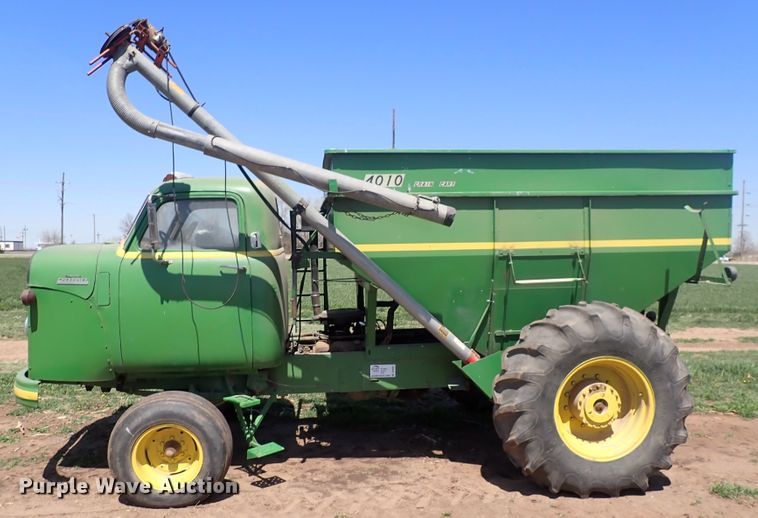 image for item DP4601 Chevrolet Loadmaster  grain cart
