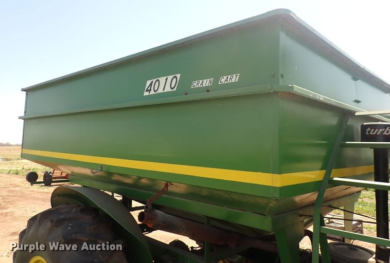 image for item DP4601 Chevrolet Loadmaster  grain cart