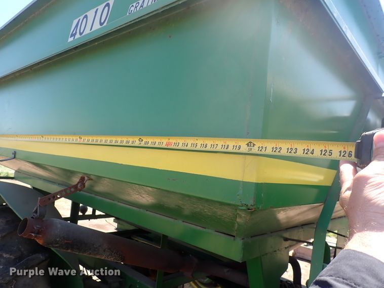 image for item DP4601 Chevrolet Loadmaster  grain cart