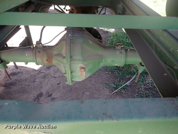 image for item DP4601 Chevrolet Loadmaster  grain cart