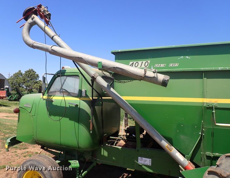 image for item DP4601 Chevrolet Loadmaster  grain cart