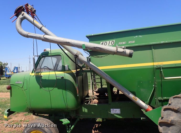 image for item DP4601 Chevrolet Loadmaster  grain cart