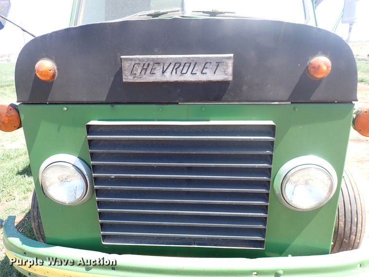 image for item DP4601 Chevrolet Loadmaster  grain cart