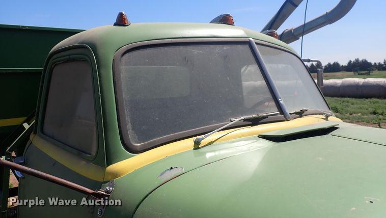 image for item DP4601 Chevrolet Loadmaster  grain cart