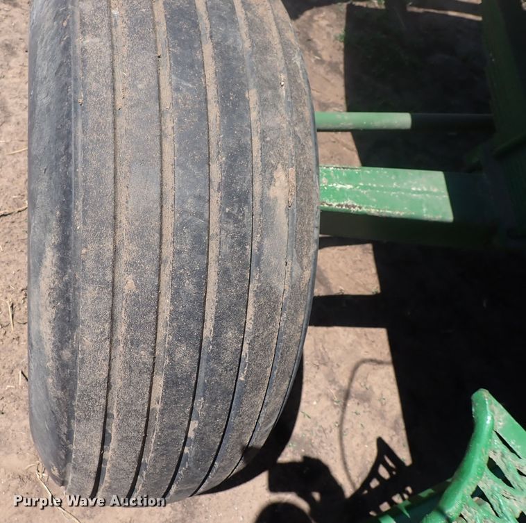 image for item DP4601 Chevrolet Loadmaster  grain cart