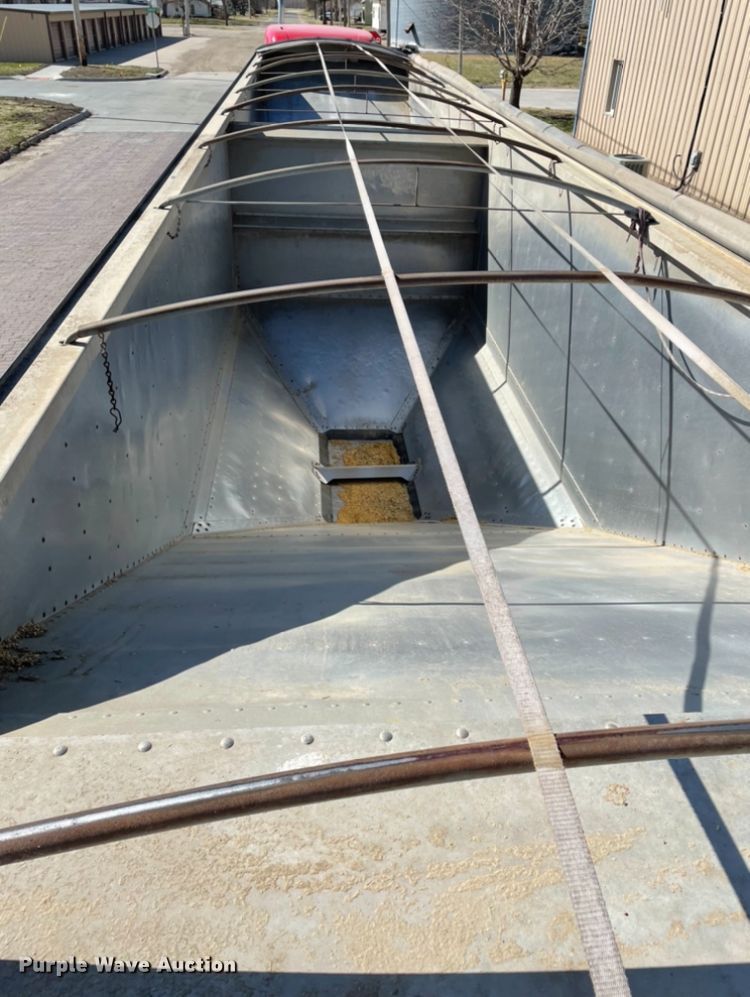 image for item DR0887 2010 Timpte  grain trailer