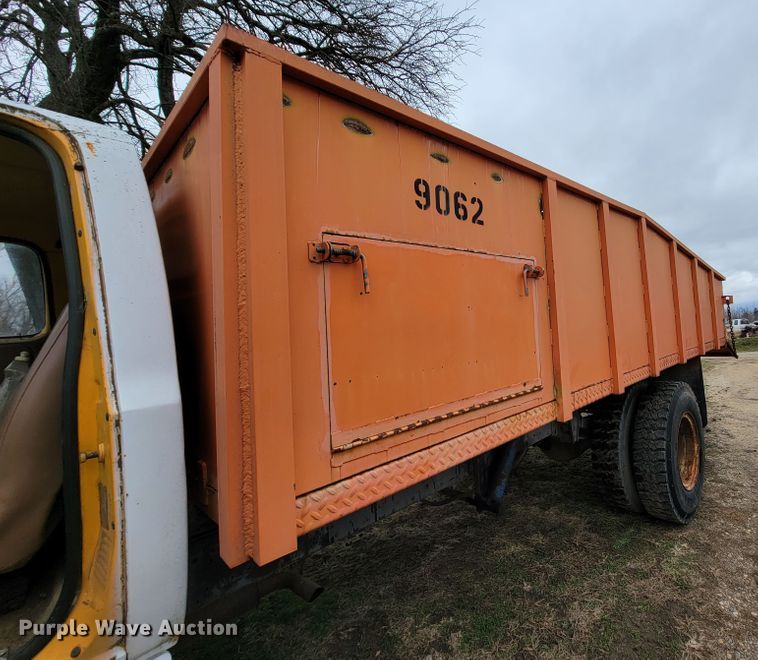image for item HF9327 1979 GMC 7000  dump truck