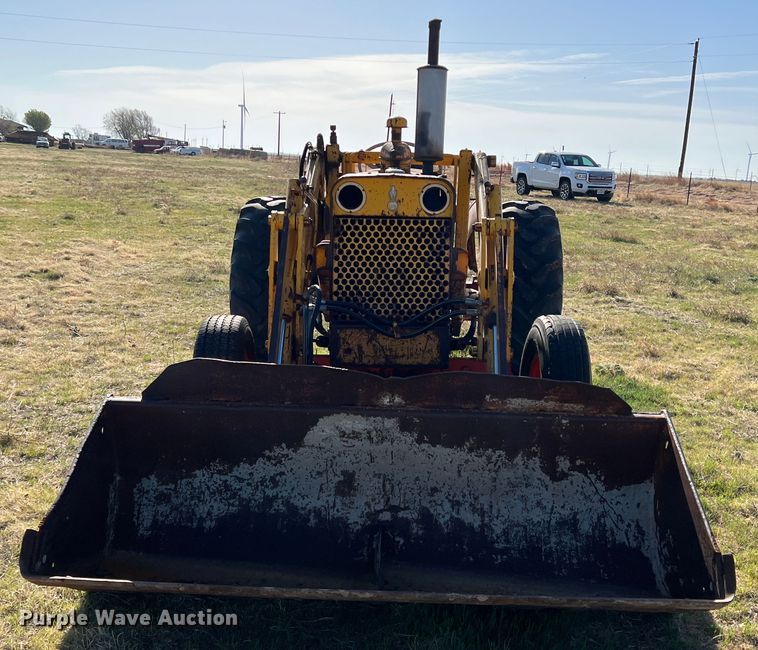 image for item IG9370 Case G530  tractor