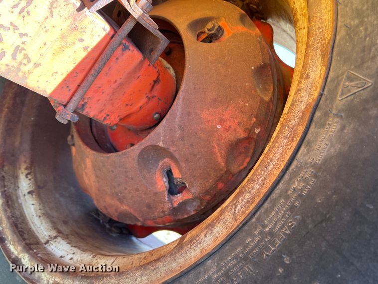 image for item IG9370 Case G530  tractor