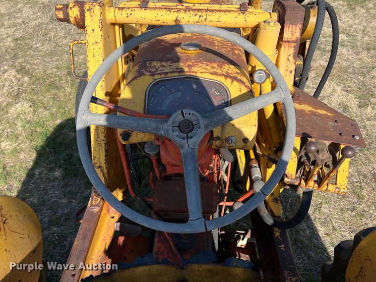 image for item IG9370 Case G530  tractor