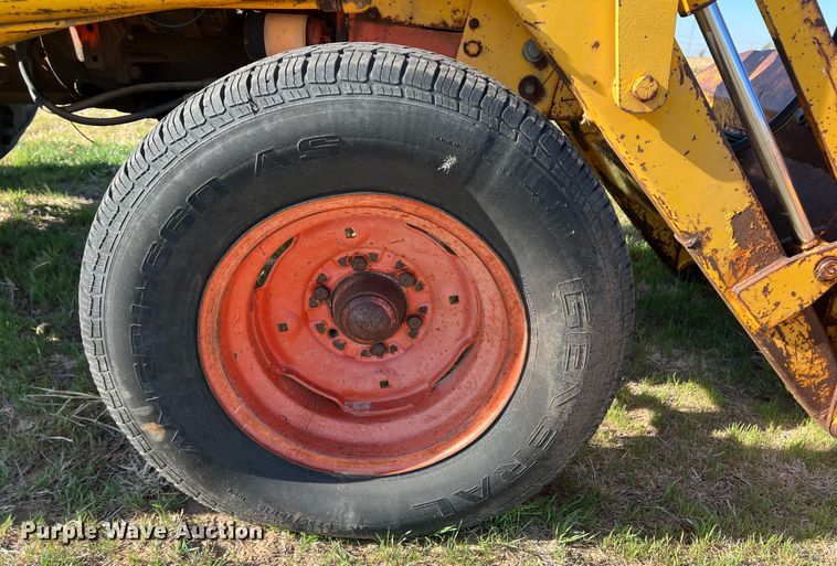 image for item IG9370 Case G530  tractor