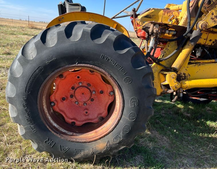 image for item IG9370 Case G530  tractor