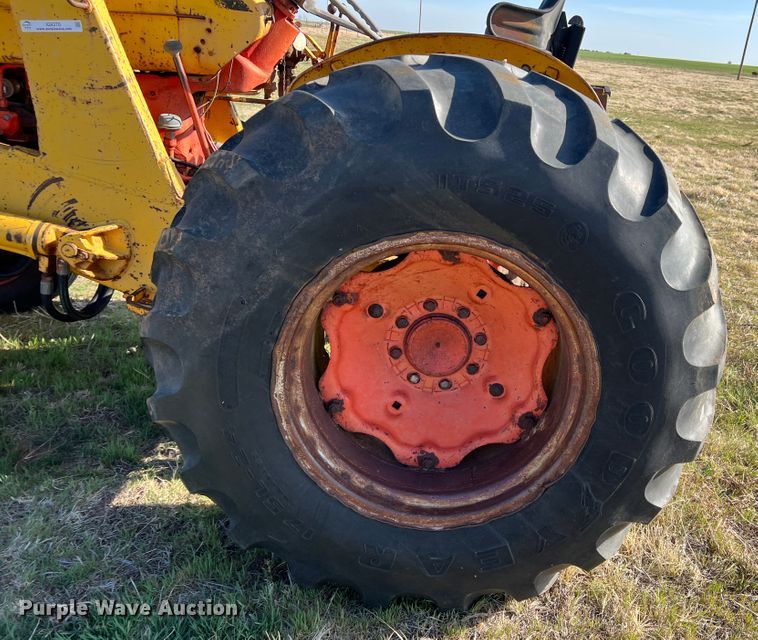 image for item IG9370 Case G530  tractor