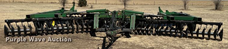 image for item IG9381 John Deere 650  tandem disk