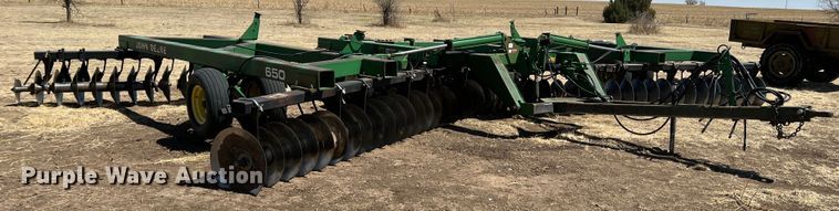 image for item IG9381 John Deere 650  tandem disk