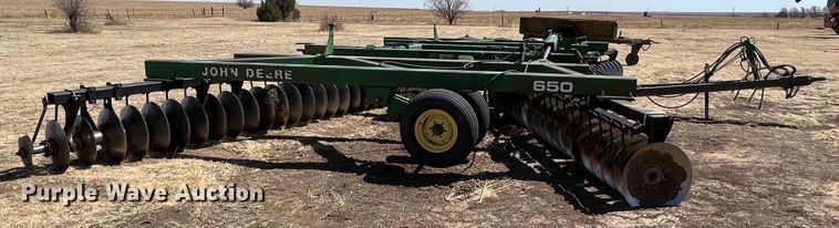 image for item IG9381 John Deere 650  tandem disk