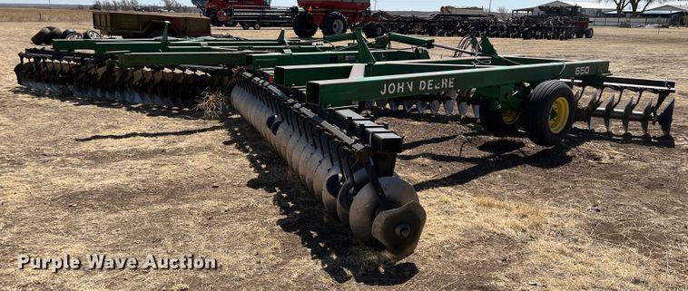image for item IG9381 John Deere 650  tandem disk
