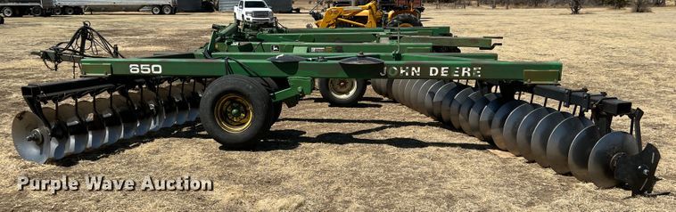 image for item IG9381 John Deere 650  tandem disk