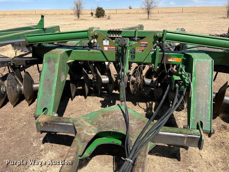 image for item IG9381 John Deere 650  tandem disk