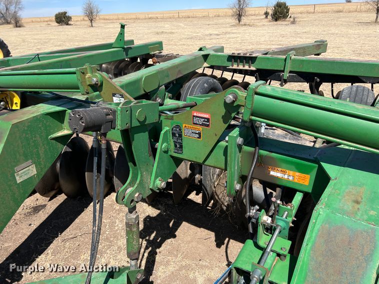 image for item IG9381 John Deere 650  tandem disk