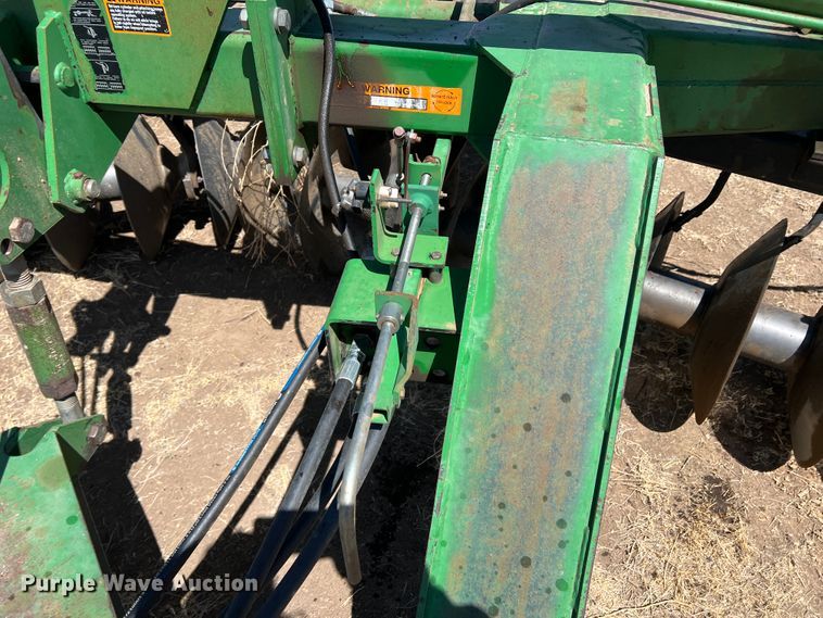 image for item IG9381 John Deere 650  tandem disk