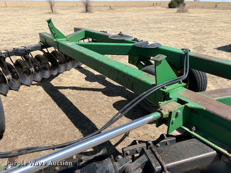image for item IG9381 John Deere 650  tandem disk