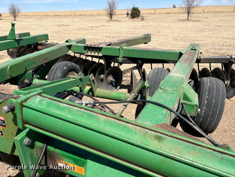 image for item IG9381 John Deere 650  tandem disk