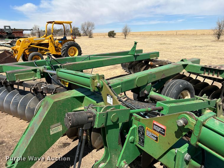 image for item IG9381 John Deere 650  tandem disk