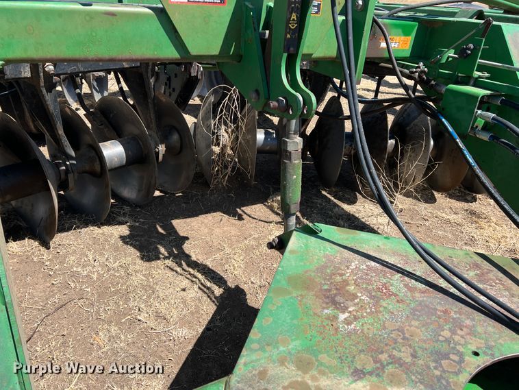 image for item IG9381 John Deere 650  tandem disk