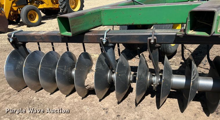image for item IG9381 John Deere 650  tandem disk
