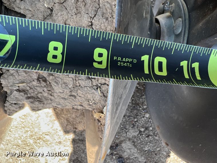 image for item IG9381 John Deere 650  tandem disk