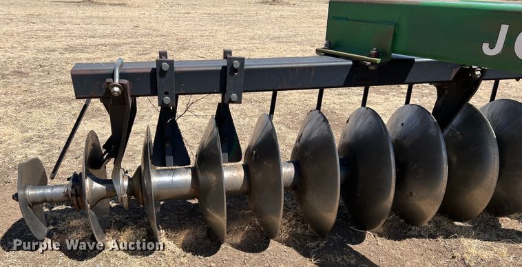 image for item IG9381 John Deere 650  tandem disk