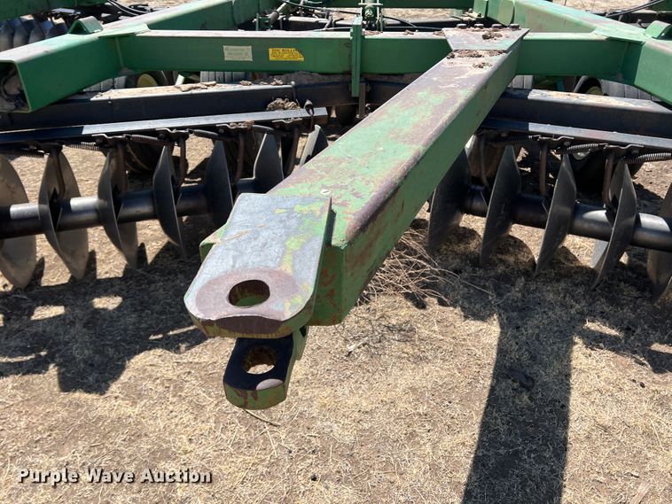 image for item IG9381 John Deere 650  tandem disk
