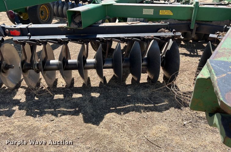 image for item IG9381 John Deere 650  tandem disk