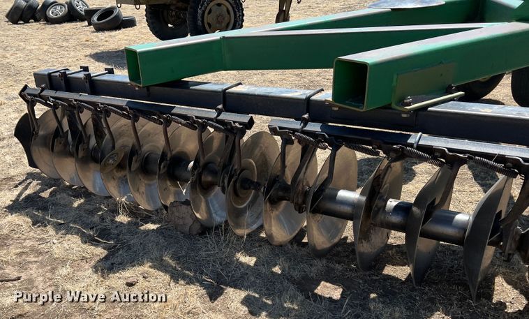 image for item IG9381 John Deere 650  tandem disk