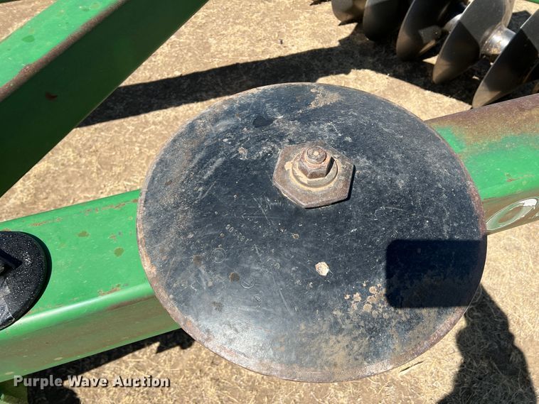 image for item IG9381 John Deere 650  tandem disk