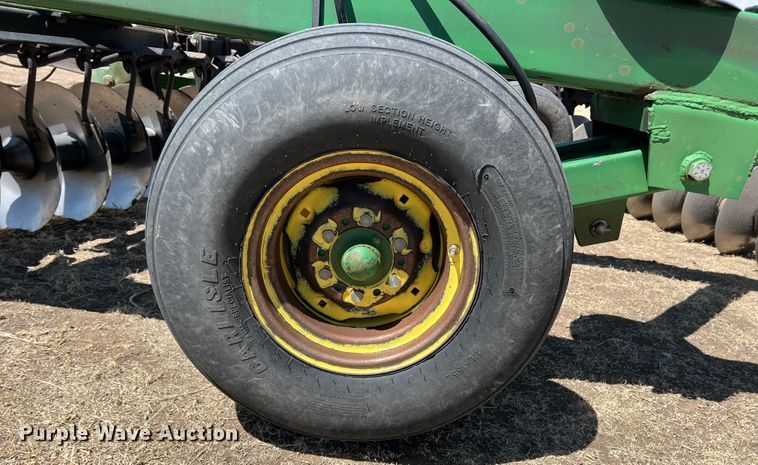 image for item IG9381 John Deere 650  tandem disk