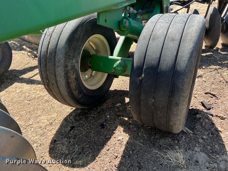 image for item IG9381 John Deere 650  tandem disk