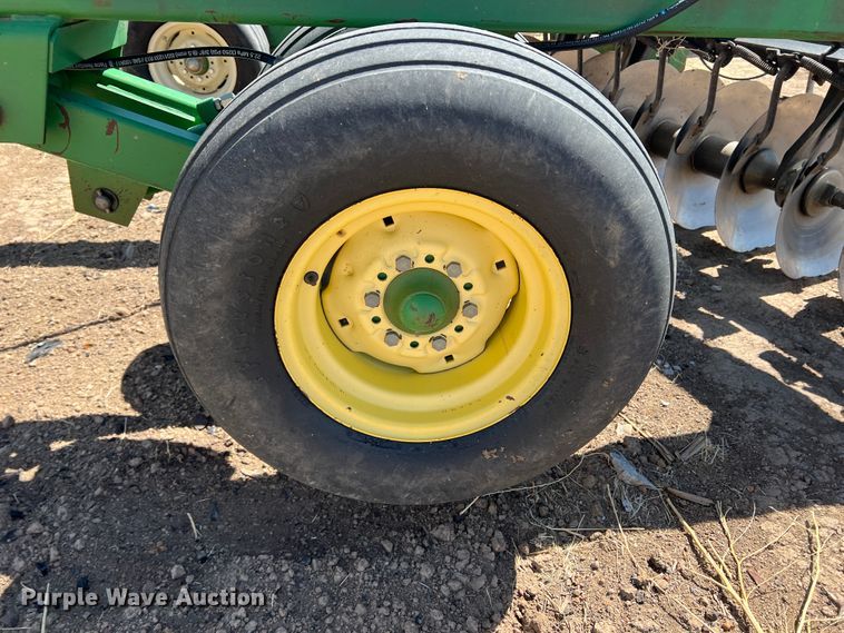 image for item IG9381 John Deere 650  tandem disk