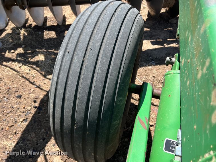 image for item IG9381 John Deere 650  tandem disk