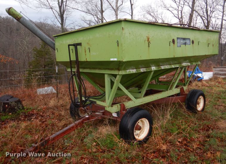 image for item IM9709 Parker 2500  gravity wagon