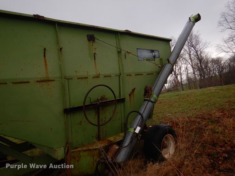 image for item IM9709 Parker 2500  gravity wagon