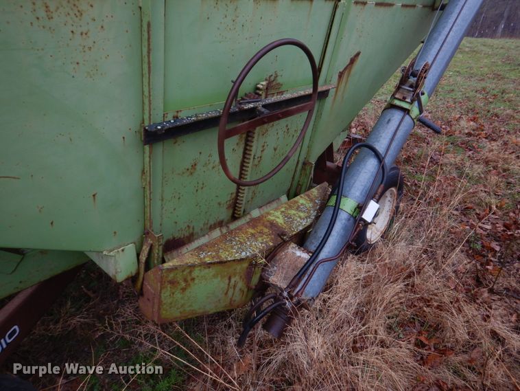 image for item IM9709 Parker 2500  gravity wagon