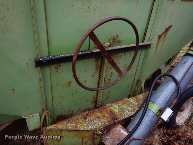 image for item IM9709 Parker 2500  gravity wagon