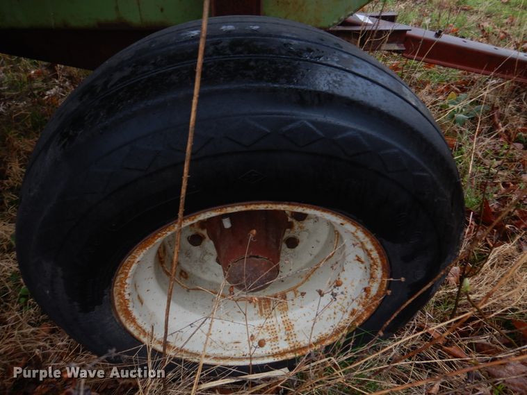 image for item IM9709 Parker 2500  gravity wagon