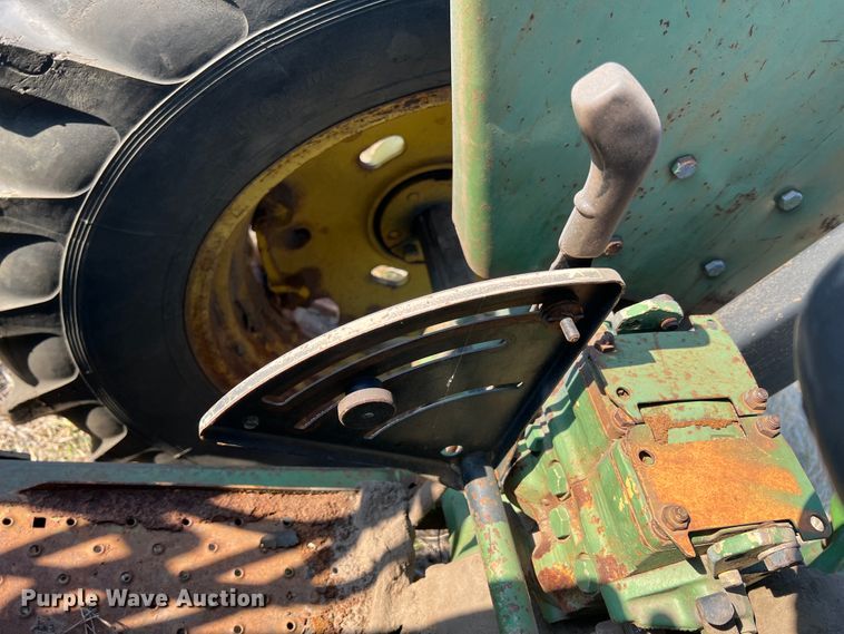 image for item JH9227 John Deere 2640  tractor