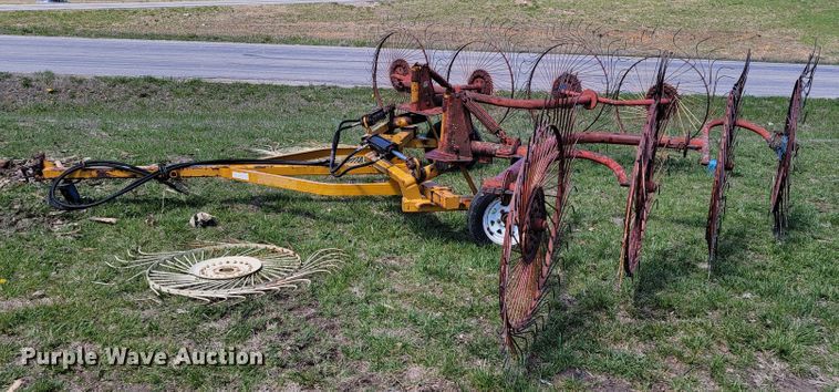 image for item JL9674 Tonutti  hay rake