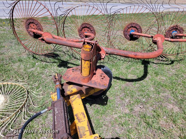 image for item JL9674 Tonutti  hay rake