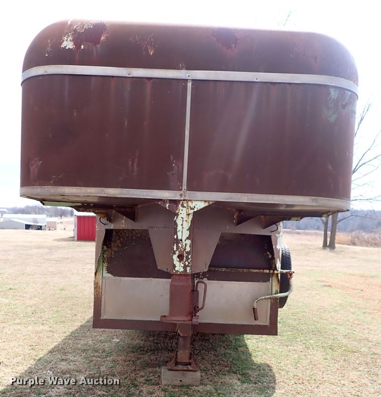 image for item JO9652 WW  livestock trailer